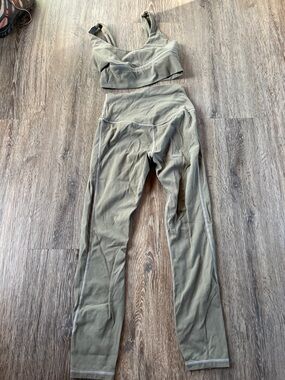 High-Rise Olive Green Leggings with Contour Seams